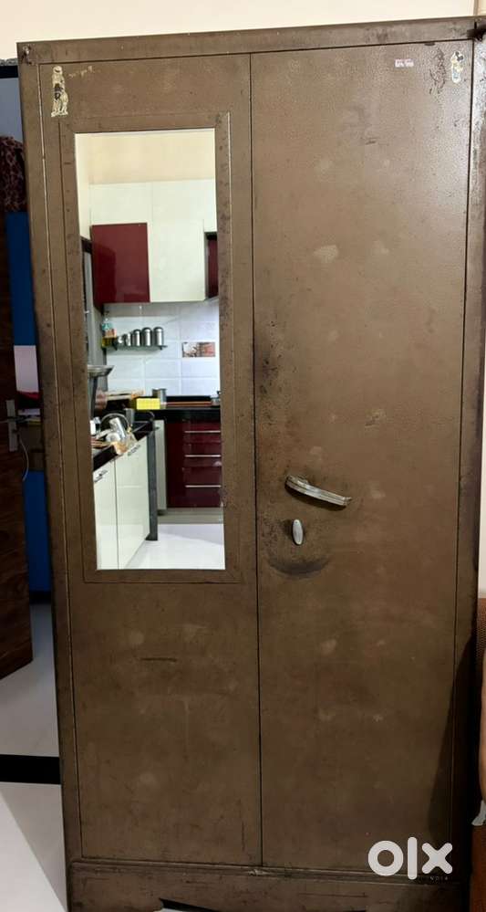 Iron Almirah with Mirror – 16 kg  Vintage & Sturdy