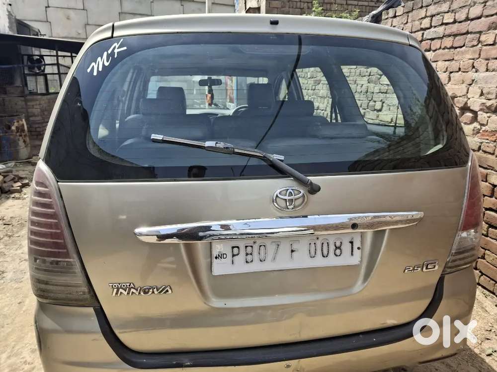 Toyota Innova 2011