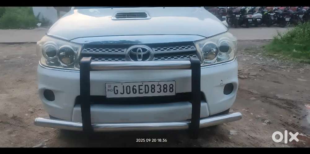 Toyota Fortuner 2011 Diesel 300000 Km Driven