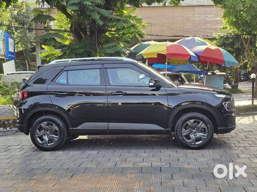 Hyundai Venue 1.2 S (o), 2023, Petrol