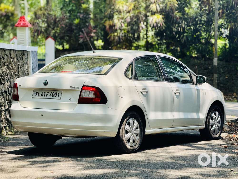 Skoda Rapid 1.6 Mpi At Elegance Plus, 2012, Petrol