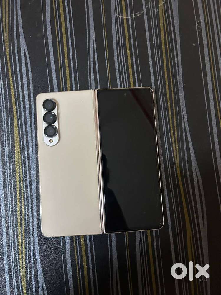 Samsung Galaxy Z Fold 3 Excellent Condition Box Available - Mobile 