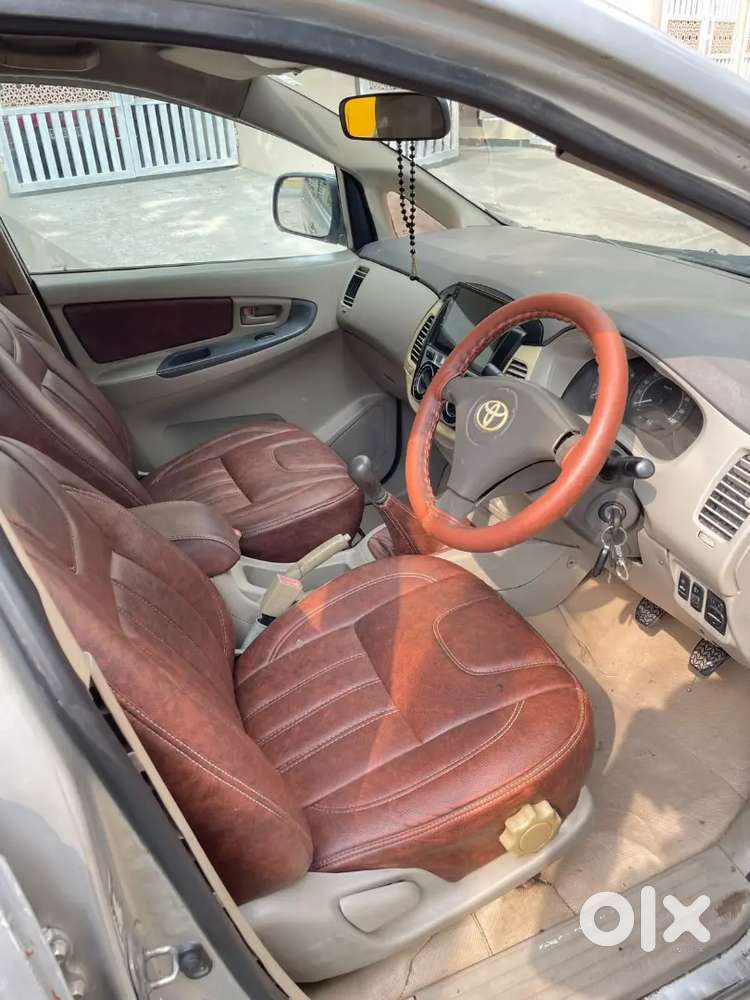 Toyota Innova 2.5 E 2010
