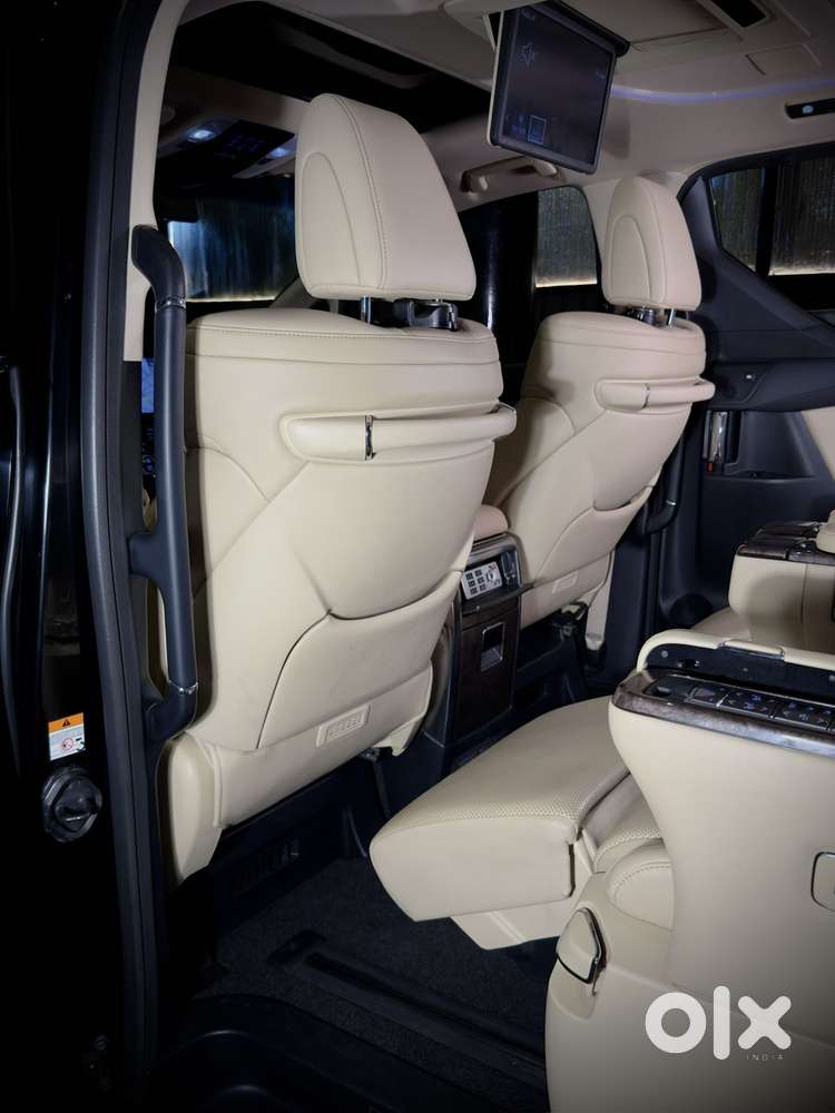 Toyota Vellfire Vip – Executive Lounge, 2023, Petrol