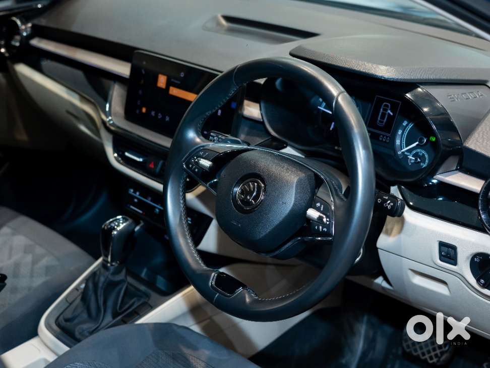 Skoda Slavia Ambition 1.0l Tsi At, 2026, Petrol