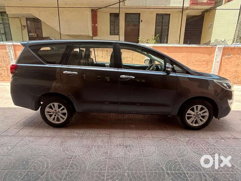 Toyota Innova Crysta 2.4v Diesel 2016  Single Owner  Rj14 Registered