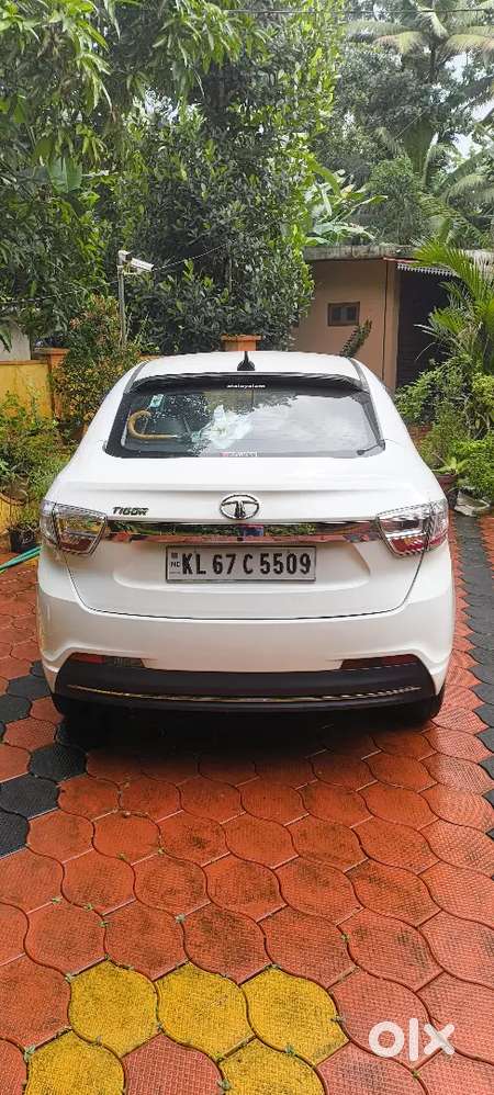 Tata Tigore Xz Plus Revotron 1.2 Lit Petrol