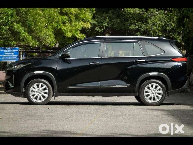 Toyota Innova Hycross 2.0 Vx (o) Hybrid 8 Str, 2025, Petrol