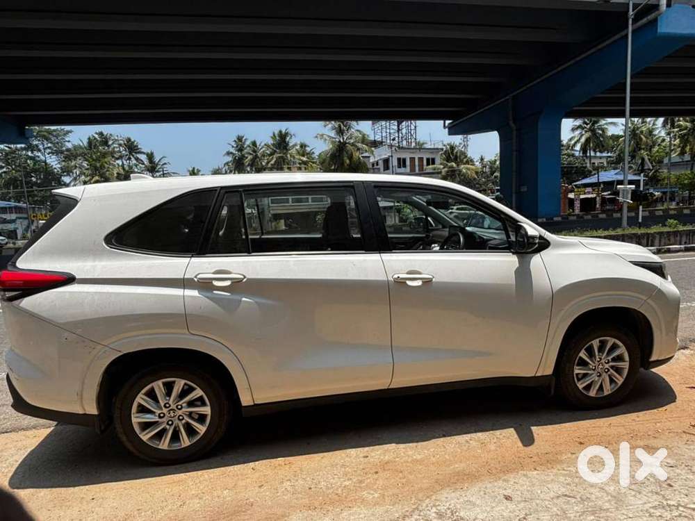 Toyota Innova Hycross 2023 Petrol 60000 Km Driven
