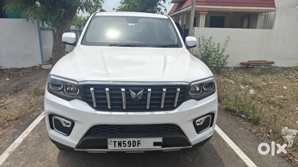 Pristine 2025 Mahindra Scorpio-n Z8t Diesel At  5,000 Km  White