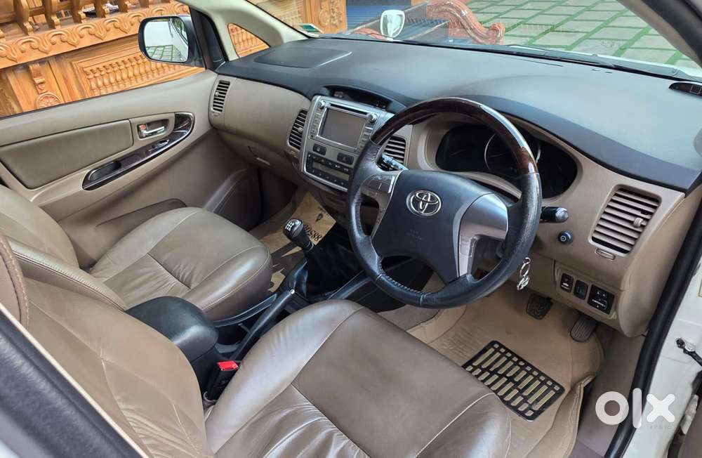 Toyota Innova 2.5 Zx 7 Str Bs-iv, 2015, Diesel