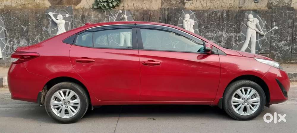 Toyota Yaris V Cvt, 2018, Petrol