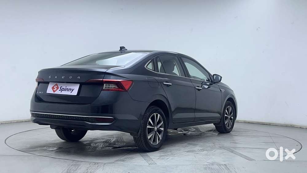 Skoda Slavia Style 1.0l Tsi Mt, 2023, Petrol