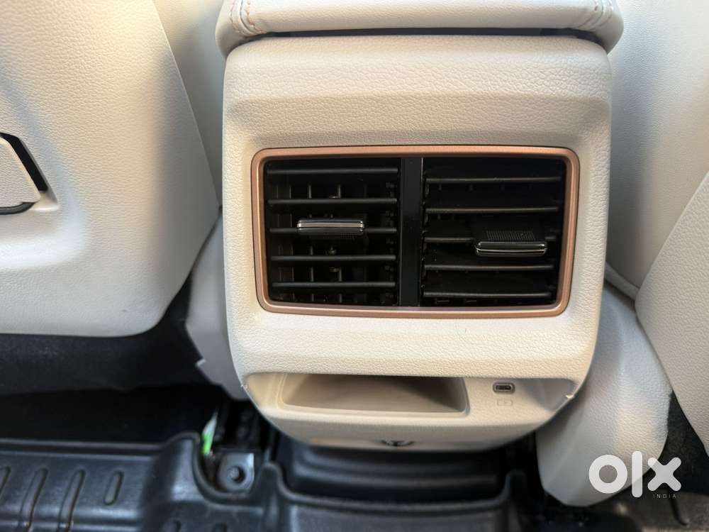 Mahindra Xuv400 Ec 3.3 Kw, 2024, Electric