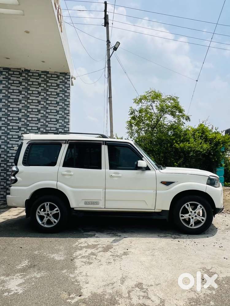 Mahindra Scorpio S8, 2015, Diesel