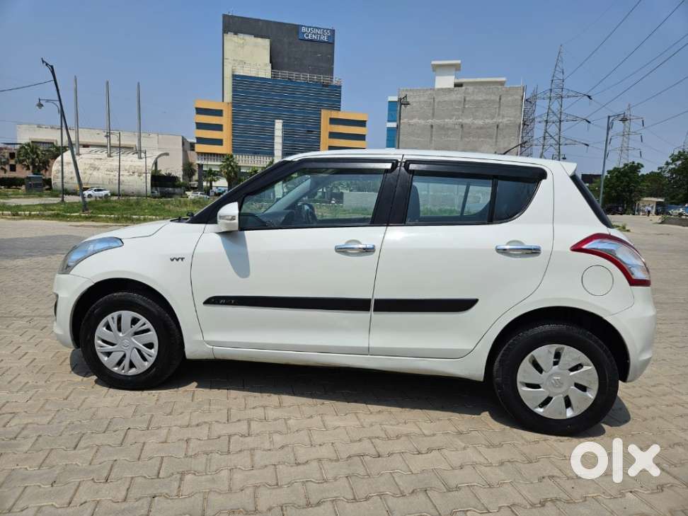 Maruti Suzuki Swift 2018 Amt Vxi, 2017, Petrol
