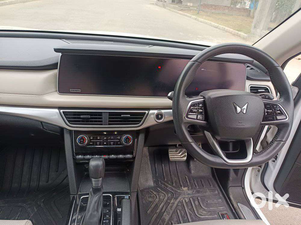 Mahindra Xuv700 2.2 Ax 7 Diesel At Str, 2022, Diesel