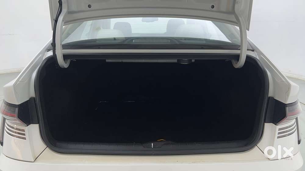 Hyundai Verna 1.5 Sx (o) Petrol Mt, 2023, Petrol
