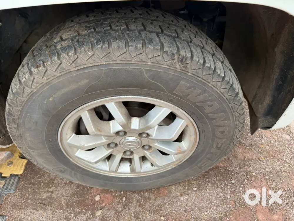 Mahindra Tuv 300 2017