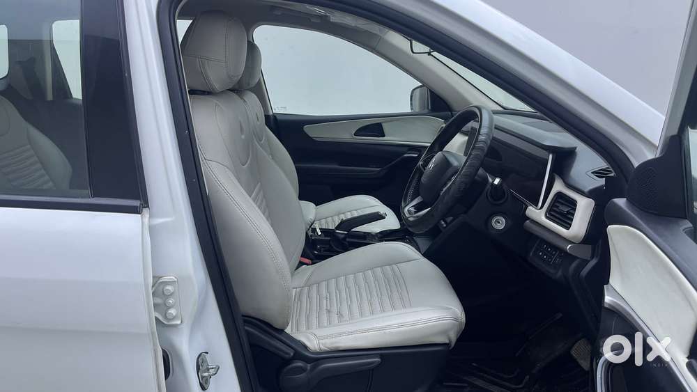Mahindra Xuv700 2.2 Ax 5 Diesel At Str, 2021, Diesel