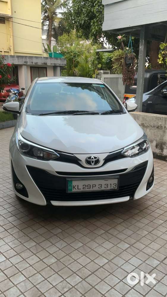 Toyota Yaris V Cvt, 2018, Petrol