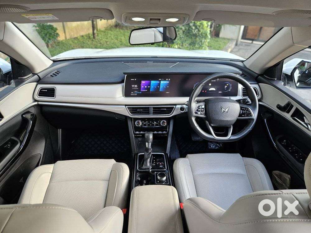 Mahindra Xuv700 2.2 Ax 7 Diesel At Luxury Pack Str, 2023, Diesel
