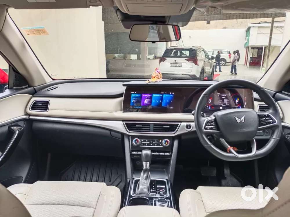 Mahindra Xuv700 2.2 Ax 7 Diesel At Luxury Pack Str Awd, 2022, Diesel