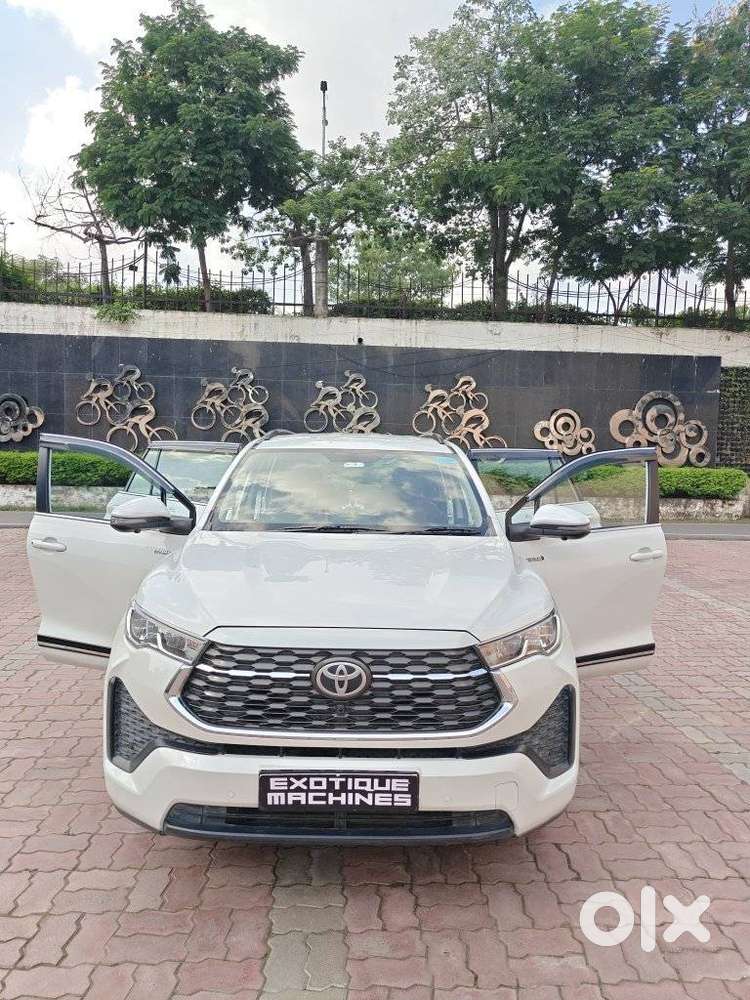 Toyota Innova Hycross 2.0 Vx (o) Hybrid 8 Str, 2023, Petrol