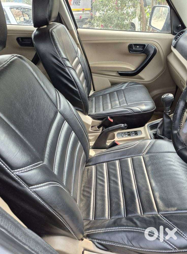 Mahindra Tuv 300 T10 Amt Dual Tone, 2017, Diesel