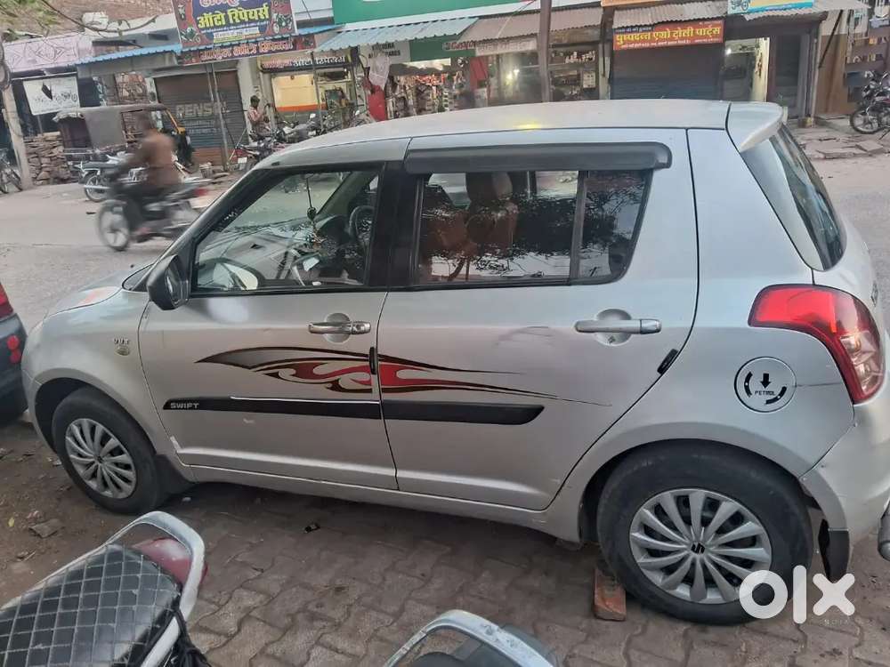 Maruti Suzuki Swift 2010 Cng & Hybrids 88650 Km Driven