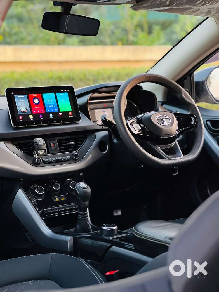 Tata Nexon, 2022, Petrol