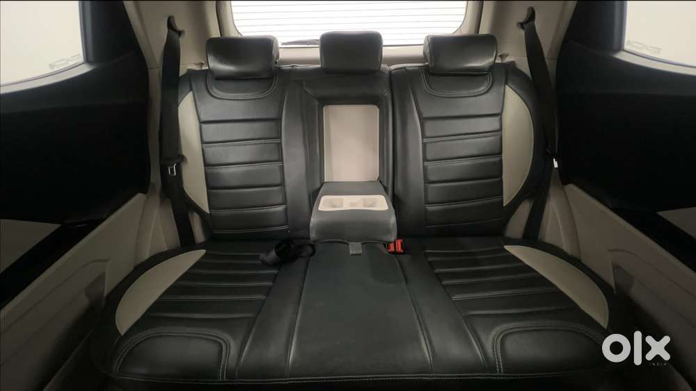 Mahindra Xuv300 1.2 W8 (o) Amt Petrol, 2023, Petrol