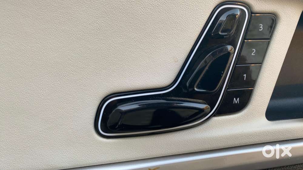Mahindra Xuv700 2.0 Ax 7 Petrol At Luxury Pack Str, 2023, Petrol