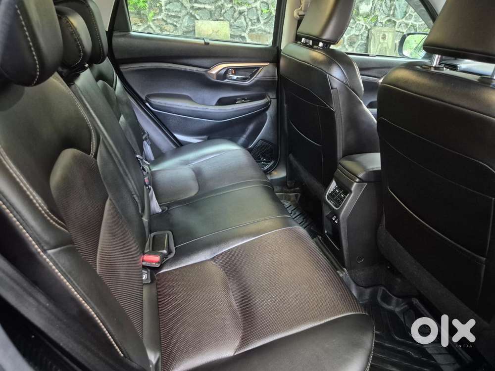 Maruti Suzuki Grand Vitara 1.5 Alpha Plus Intelligent Hybrid Ecvt, 2..