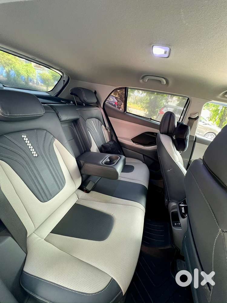 Additional ₹2,31,000 Accessorie Installed With Hyundai Oriantal Alloy