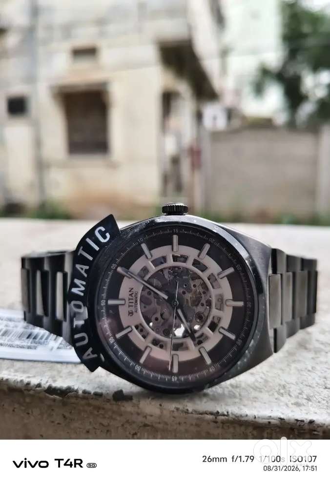 Titan

Automatic Analog Watch