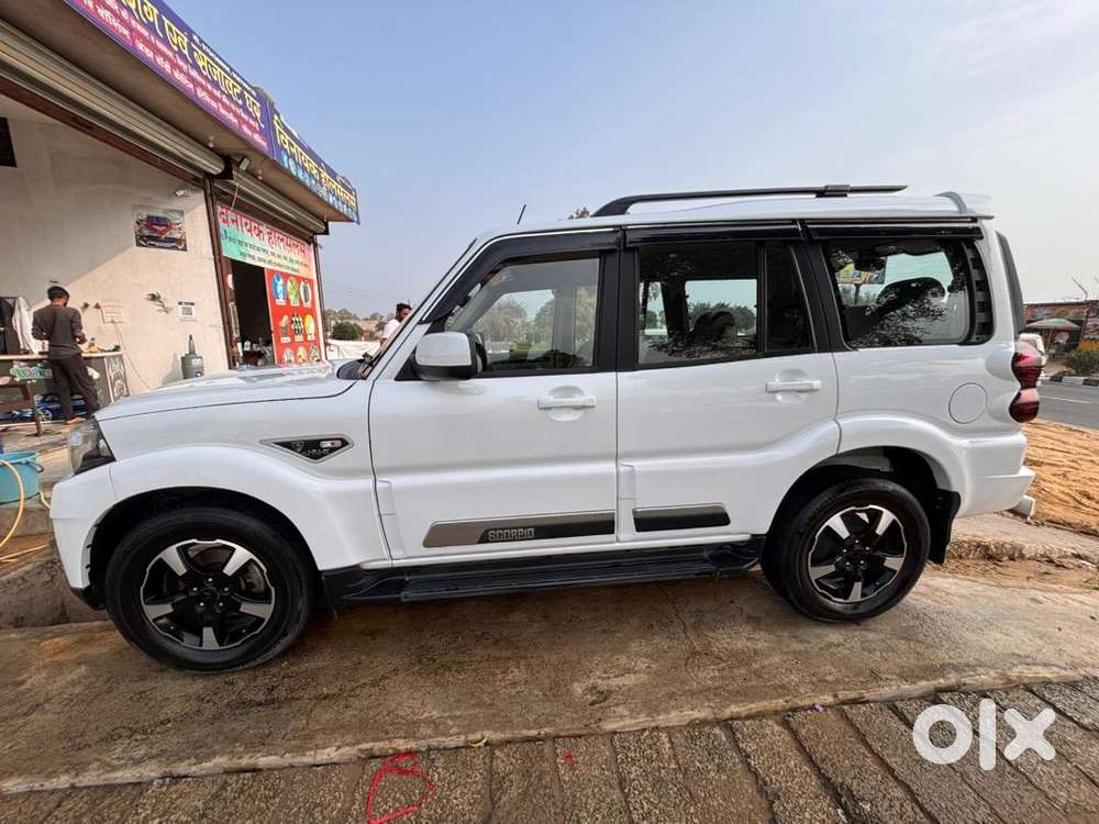 Mahindra Scorpio Classic S11