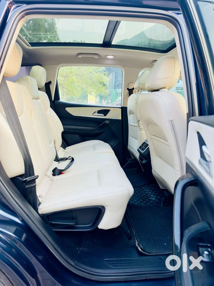 Mahindra Xuv700 2.2 Ax 7 Diesel At Luxury Pack Str Awd, 2022, Diesel