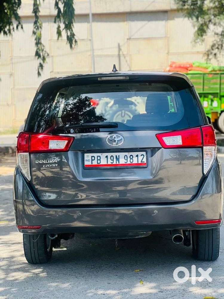 Toyota Innova Crysta 2.4 V 8 Str, 2016, Diesel