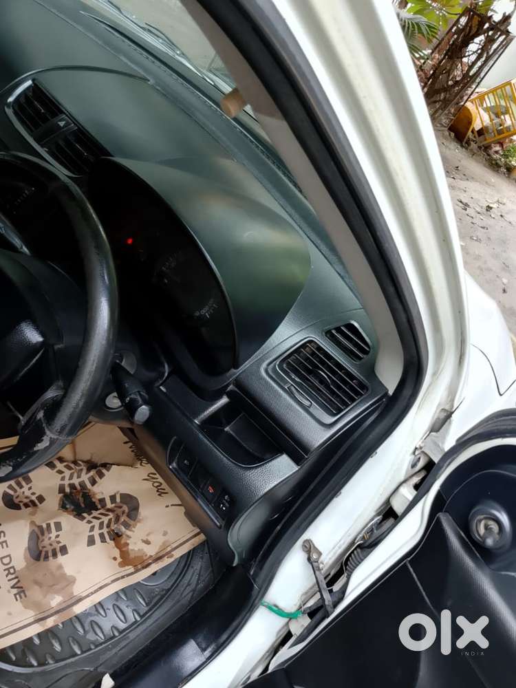 Maruti Suzuki Swift Lxi Bsiv, 2012, Petrol