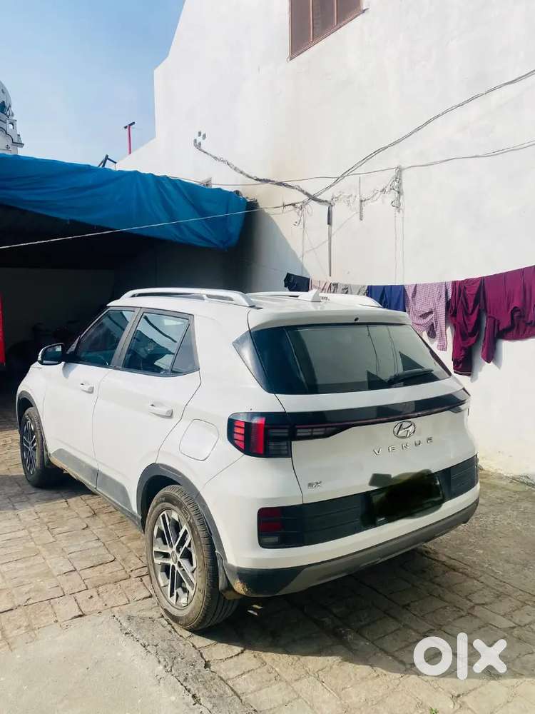 Hyundai Venue 2024 Diesel Well Maintained