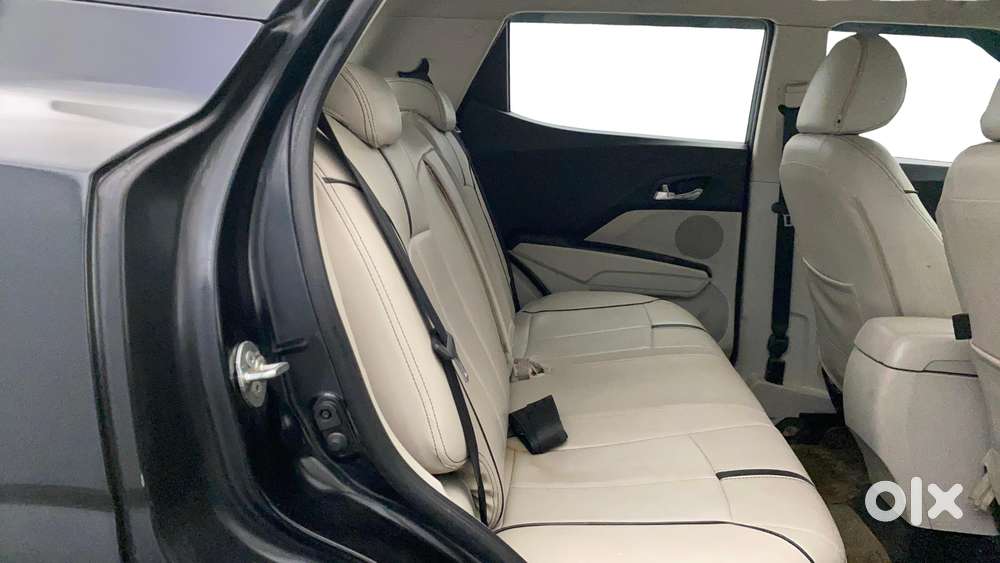 Mahindra Xuv300 W8, 2022, Petrol