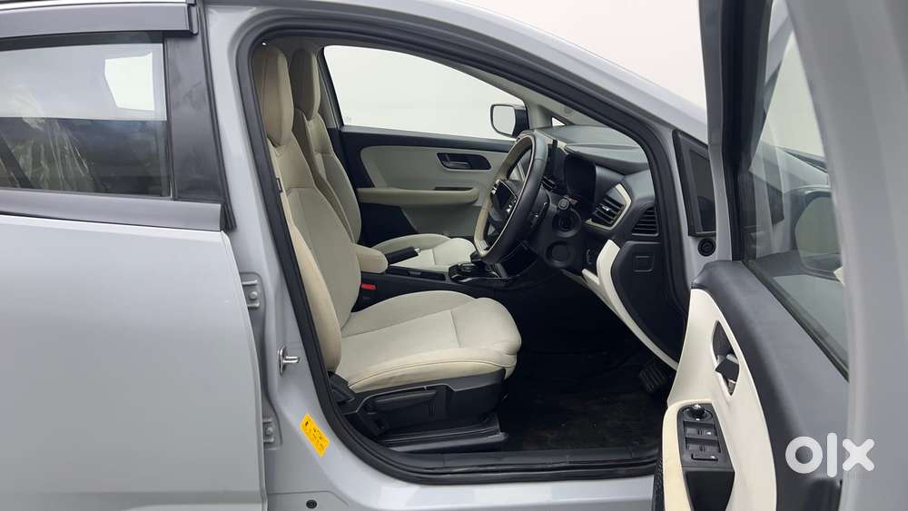 Tata Altroz Xe Petrol, 2025, Petrol