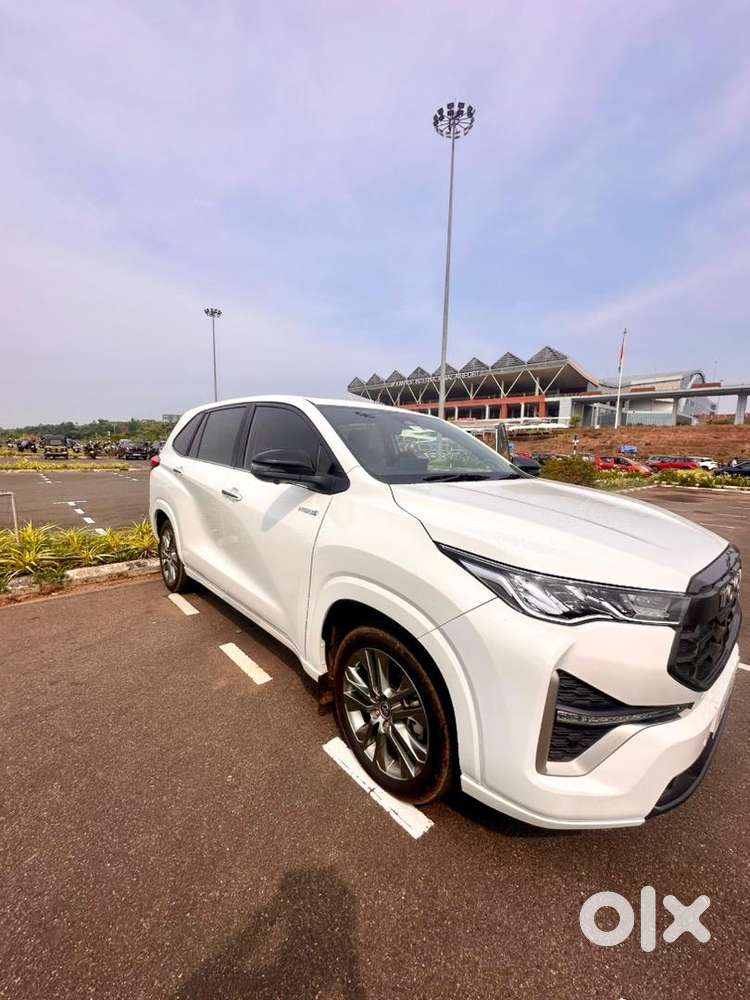 Toyota Innova Hycross Hybrid 2024 42000 Km Driven