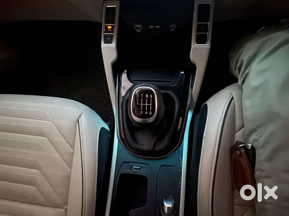 Kia Carens 1.4 Luxury 7 Str, 2022, Petrol