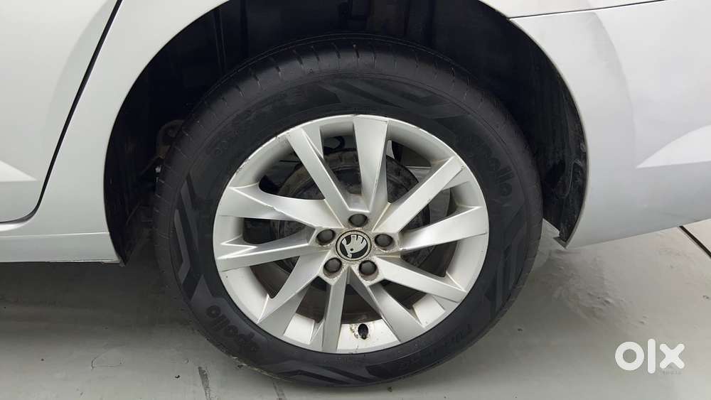 Skoda Slavia Ambition 1.0l Tsi At, 2022, Petrol