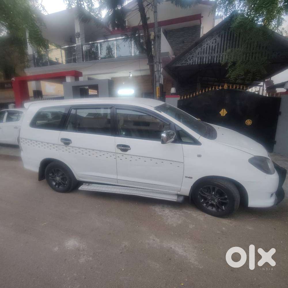 Toyota Innova Crysta 2011 Diesel 150000 Km Driven