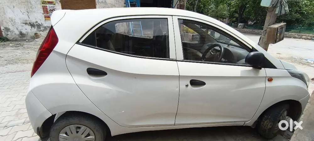 Model: 2014
 Variant: Eon D-lite
 Fuel Type: Petrol
 Ownership: 2