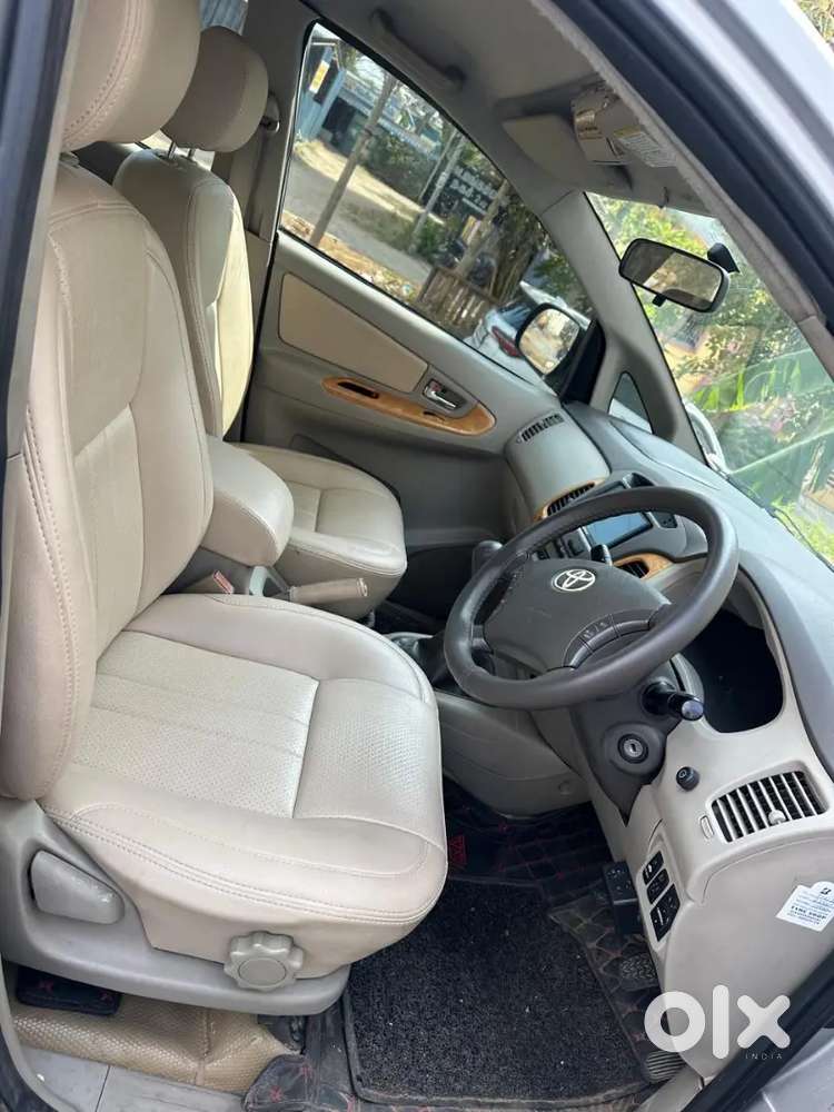 Toyota Innova Diesel 2.5 V 7 Str 2010