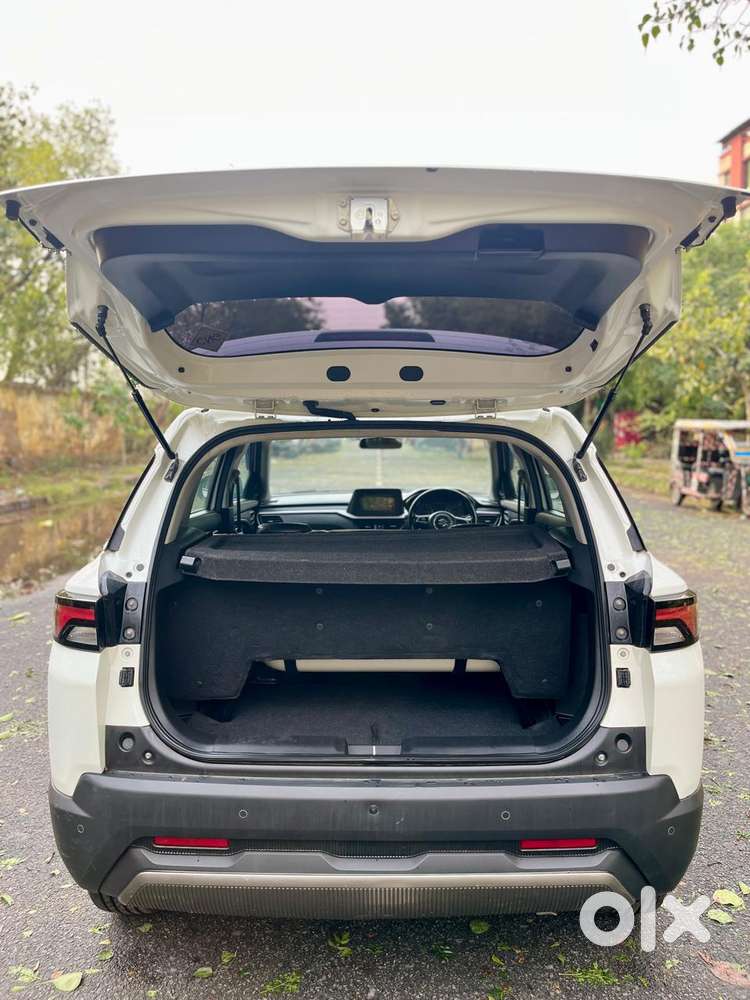 Maruti Suzuki Brezza 1.5 Vxi Cng, 2024, Cng & Hybrids